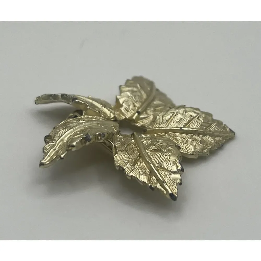 VTG MCM Lt Gold Textured 5 Leaf Flower Star Open Center Costume Brooch